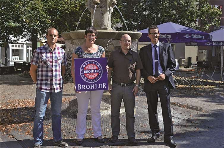 Marc Göttlicher von der Stadt Remagen (v. l.), Marina Katzenberger vom Brohler Mineralbrunnen, Achim Braun (TriTeam Sinzig) und Stefan Weichert von der Kreissparkasse Ahrweiler stellten das Programm des 21. Rhein-Ahr-Triathlons vor. AB
