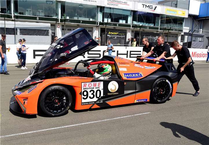 Marc Hennerici im Cockpit des KTM X-Bow GT4 von Teichmann Racing.