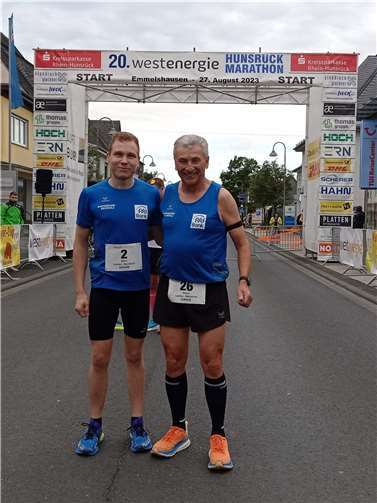 Marc Hermes (links) und Klaus Jahnz vor dem Marathonstart in Emmelshausen.  Foto: Sascha Paulus