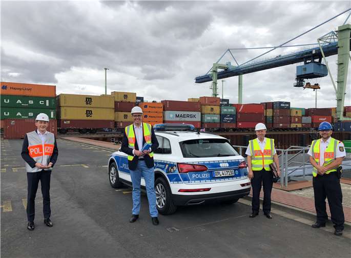 Marc Ruland, MdL ließ sich die Arbeit der Wasserschutzpolizei vorstellen. Foto: privat