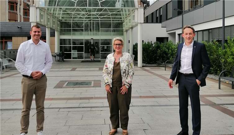Marc Ruland (SPD) und Benjamin Kastner besuchen das St. Nikolaus-Stiftshospital in Andernach. Cornelia Kalenborn informierte die Gäste. Foto: privat