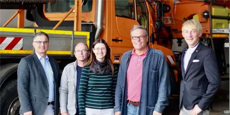 Marc Ruland (r.) und Wilhelm Anheier (l.) nutzten den Besuch in Kruft, um sich über die vielfältigen Aufgaben der Straßenmeisterei zu informieren und den Mitarbeitern Dank auszusprechen. privat