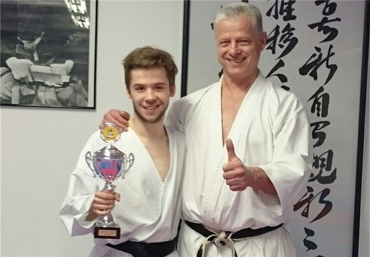 Marc Schulz konnte am Ende den begehrten Pokal mit nach Hause nehmen. privat