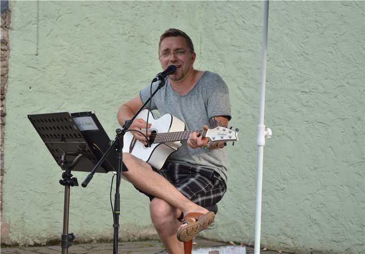 Marc Stich bot eine musikalische Mischung von den 60er bis zu den 80er Jahren. Foto: AB