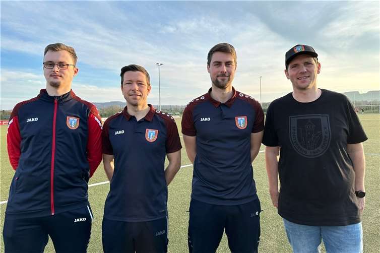 Marc Viehfeger (v.l.), Mario Brötz, Maximilian Möllers und Andreas Beyer freuen sich über die Fortsetzung der Zusammenarbeit.  Foto: René Göttlicher