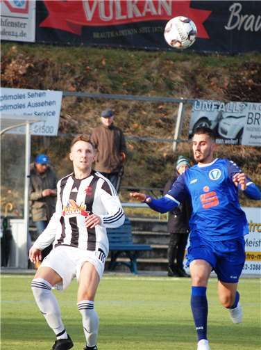 Marcel Berg (l.) geht in der Saison 2019/2020 weiterhin an der Brauerstraße auf Torejagd.
