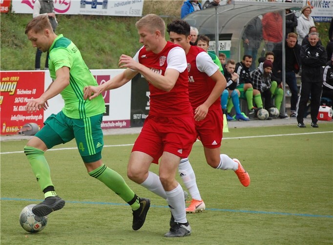 Marcel Berg (l.) musste nach der Pause verletzungsbedingt draußen bleiben.