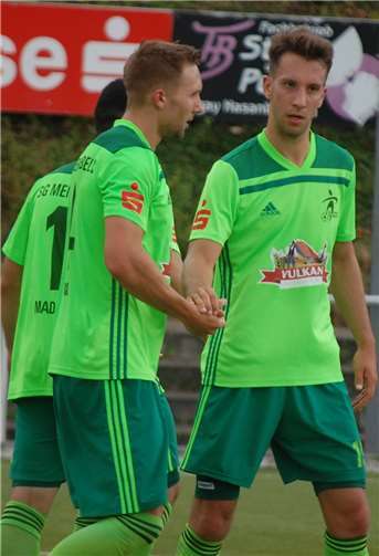 Marcel Berg (li.) erzielte beide Treffer für die SG Eintracht Mendig/Bell.Fotos:-SK-