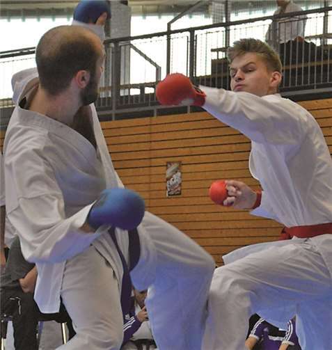 Marcel Neumann während einer Fausttechnik zum Kopf.privat