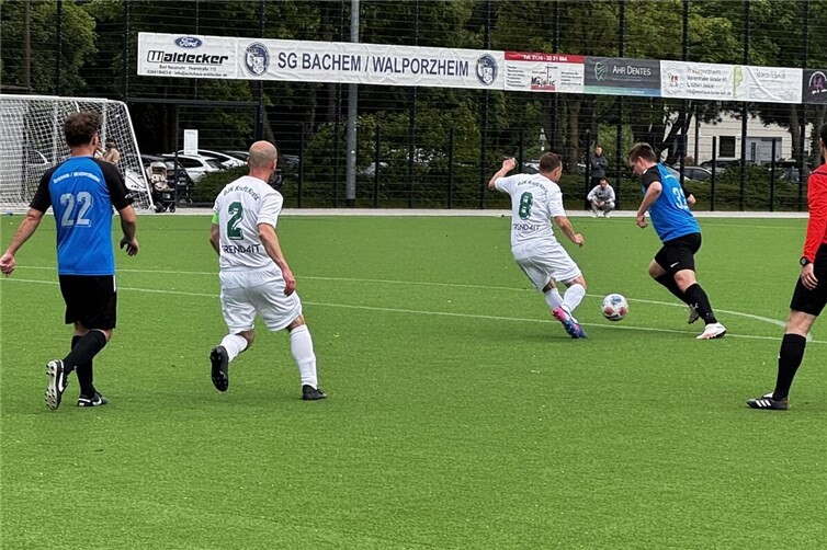 Marco Bell hier kurz vor seinem Torversuch.