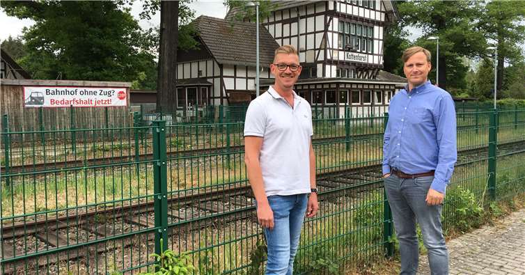 Marco Deckers und Stefan Pohl am Bahnhof Kottenforst. Foto: privat