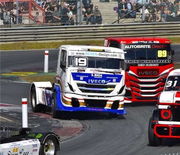 Marco Klingelhöfer in seinem Iveco-Racetruck „Medusa“.  Foto: Carsten Pfeil