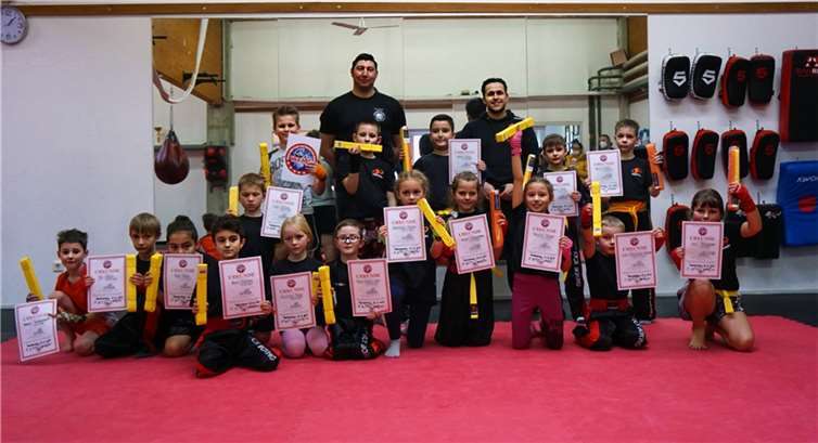 Marco Mosdzien, Viktor Weis, Prüfungsgruppe Kids 1. Fotos: Outcast Fighting e.V.