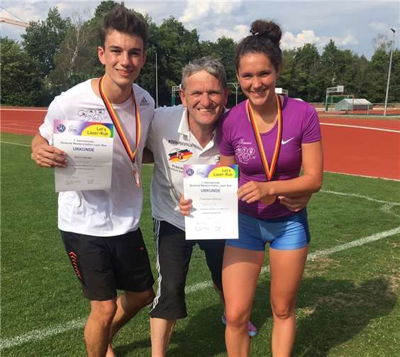 Marco Sänger und Franziska Schamel zeigen stolz ihre Urkunden. Foto: privat
