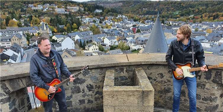 Marco Weiler und Jörg Ebertz bilden das Mayener Musikduo „2Jestalte“. Foto: privat