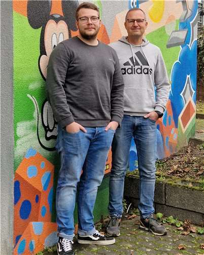 Marcus Flöck und Nils Meyer sind für die Jugendarbeit in der Stadt Weißenthurm zuständig.  Foto: Verbandsgemeinde Weißenthurm/Lara Werheid