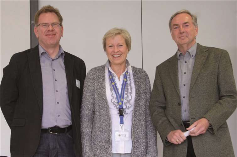 Marcus Wald (li.) Schulleiter der IGS Remagen; Frau Dr. Krawahl-Nakath, Präsidentin Lions Club Bad Neuenahr und Herr Professor Holz, Vize-Präsident Hochschule Koblenz.