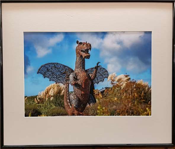 Ausstellung zum Thema „50 Jahre Wachtberg“ Marcus Westen bannte den flammneuen Wachtberger Drachen auf Papier.