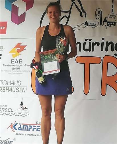 Mareike mal wieder verdient oben auf dem Treppchen beim Trail in Thüringen.Foto: privat