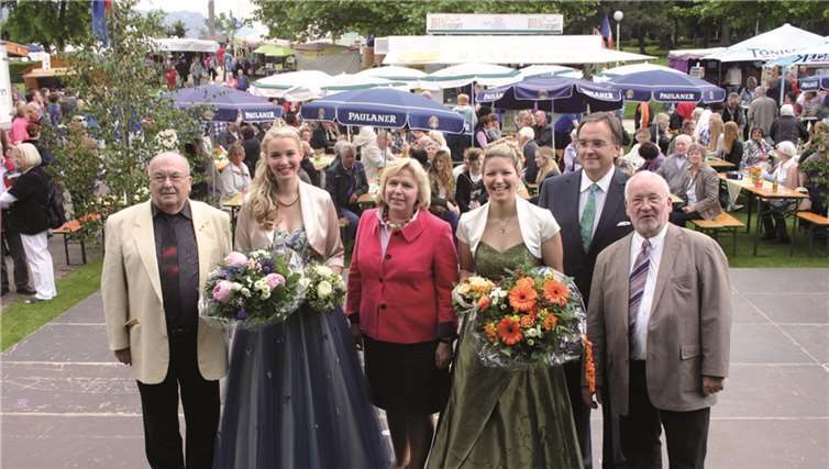 Maren I. mit Schirmherr Emil Morsch (l.) und der gewählten Stadtbürgermeisterin Gabriele Hermann-Lersch, Vorgängerin Anne Kraus, Verbandsbürgermeister Bernd Weidenbach und Horst Dreesbach.