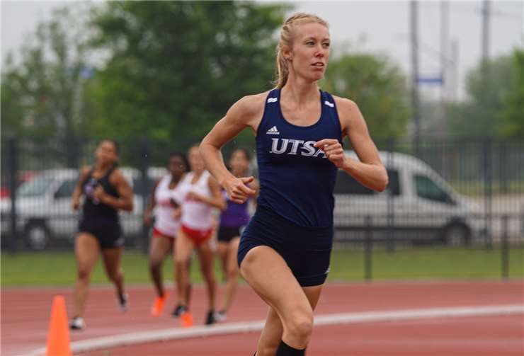 Maren Wilms hat das rot-weiße Trikot der LG Rhein-Wied gegen das blaue Dress der „University of Texas San Antonio“ eingetauscht. Das Foto zeigt sie im 800-Meter-Lauf während eines Siebenkampfs. Foto: privat