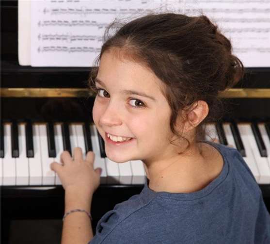 Margarete Herrig unterrichtet KlavierschülerInnen jedes Alters. KMS