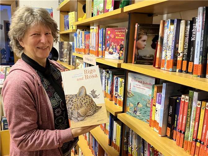 Margot Kroth engagiert sich seti 2006 in der Bücherei.