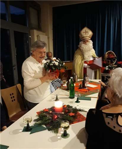 Maria Hardt erhielt ein Präsent zu ihrem 95. Geburtstag. privat