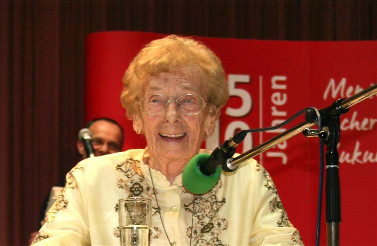 Maria Hilgert verglich die Gepflogenheiten der Menschen früher und heute.-HG