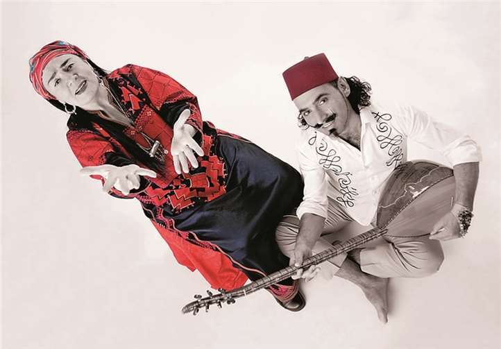 Maria Schild und Derya Takkali gastieren im Gewölbe des Sinziger Zehnthofs. privat