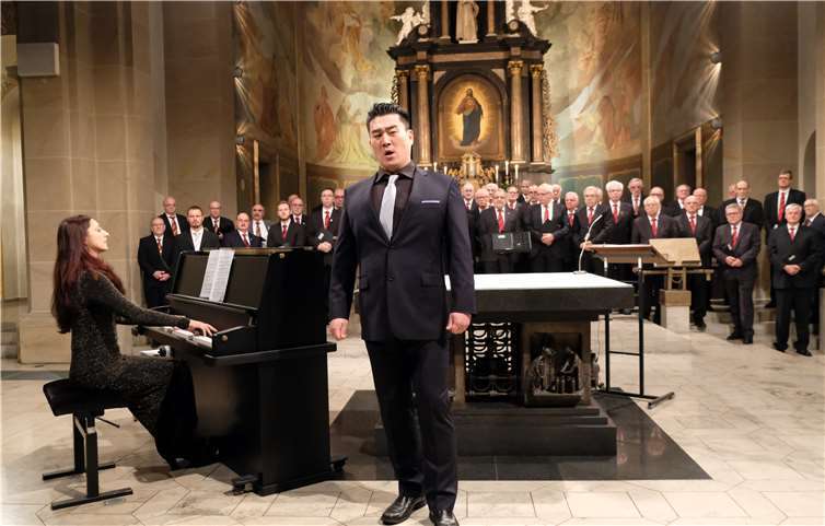 Maria Streltsova, Klavier und Longmin Lim, Bassist, setzten dem Abend seine Glanzlichter auf.Lothar Stein