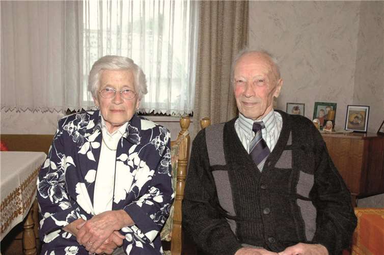 Maria und Michael Koll kennen sich von Kindesbeinen an und gehen nun schon seit 65 Jahren gemeinsam als Eheleute durchs Leben. UM