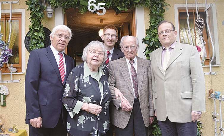 Marianne und Philipp Bauer konnten als Gratulanten Ortsvorsteher Heinz-Peter Hammer, Kreisbeigeordneter Fritz Langenhorst und den Stadtbeigeordneten Joachim Titz begrüßen.AB