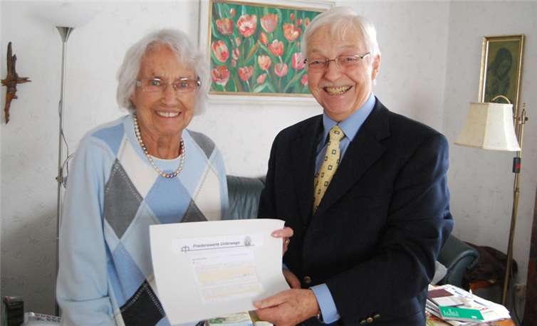 Marianne van Ackern sammelte zu ihrem 90. Geburtstag Spenden, statt sich beschenken zu lassen. privat