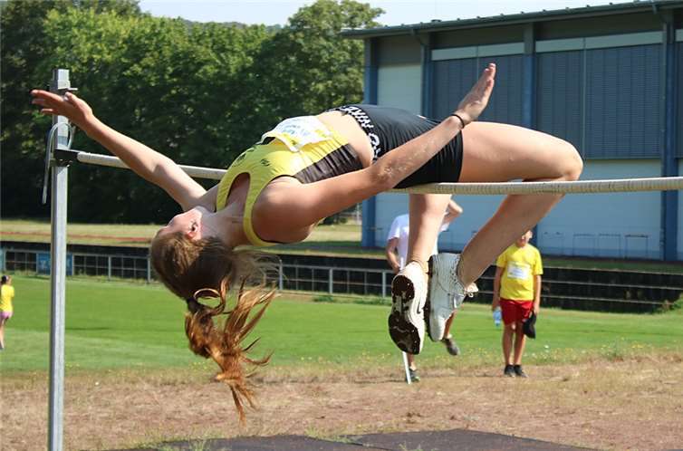 Marie Böckmann beim Hochsprung.Quelle: VfL Waldbreitbach