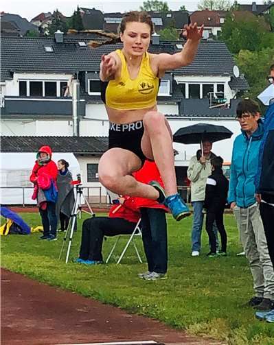 Marie Böckmann beim Weitsprung.Fotos: privat