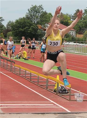 Marie Böckmann fliegt 4,61 Meter weit. Fotos: privat