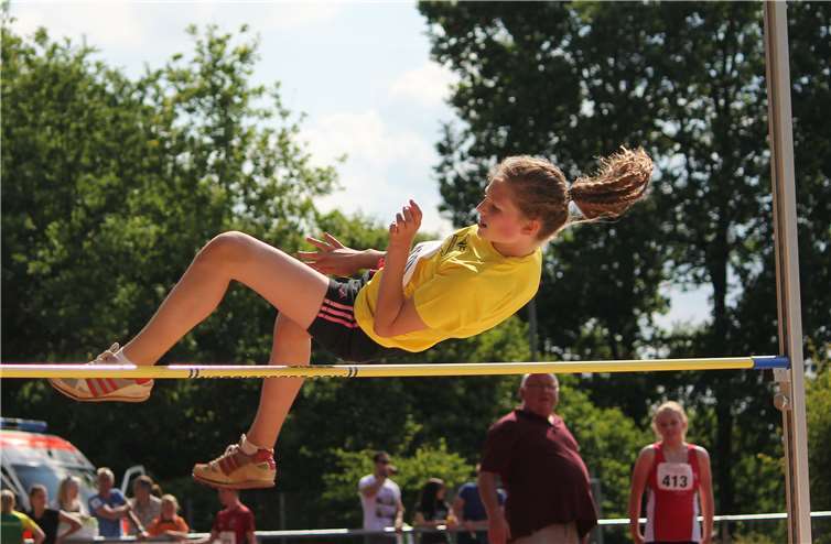 Marie Böckmann überspringt 1,40 Meter.Archiv VfL Waldbreitbach