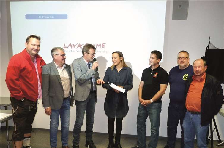 Marie Lindner von der Filmproduktionsfirma make/c hatte für einige Protagonisten Geldgeschenke mitgebracht.