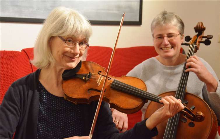 Marie-Luise Hartmann und Christiane Klövekorn begleiten die Lesung musikalisch. Foto: privat