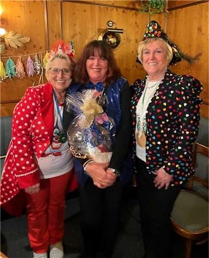 Marie-Therese Weiler mit den Möhnen.  Fotos: privat