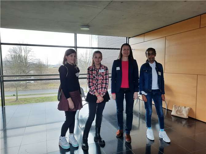 Marie Uedelhoven, Helene Lademann, Landrätin Cornelia Weigand und Noami Zegeye Kidane.  Foto: privat