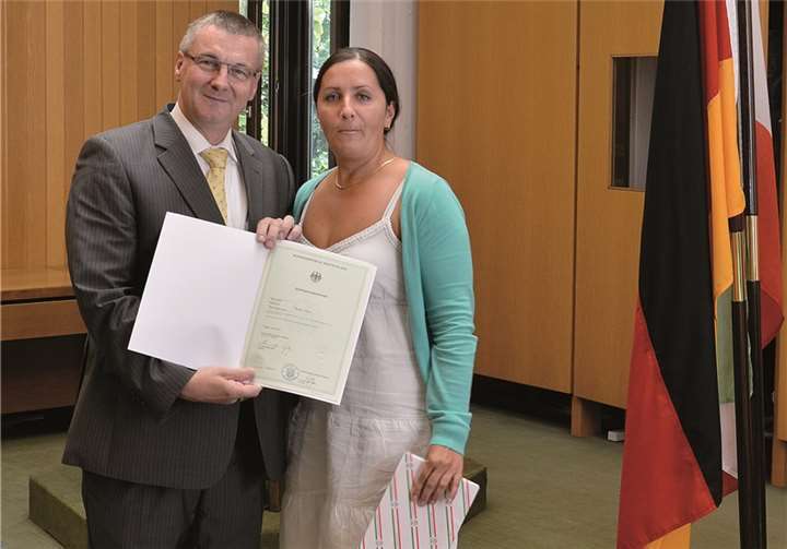 Marina Guhl hatte bei der Einbürgerung gleich doppelten Grund zum Feiern. Sie erhielt den deutschen Pass an ihrem Geburtstag.  privat