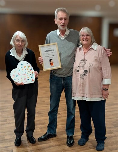 Für 25 Jahre ehrenamtliches Engagement geehrt Marino Engels wurde zum Ehrenmitglied bei Herzkranke Kinder KOHKI e.V. geehrt. Foto: Sigrid und Michael Schöder – Willner