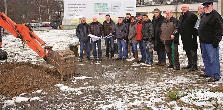 Mario Paitzies (3.v.l.) stellte das Projekt vor Ort vor. Anfang 2014 beginnen die Gründungsarbeiten.WT