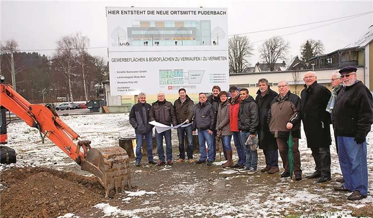 Mario Paitzies (3.v.l.) stellte das Projekt vor Ort vor. Anfang 2014 beginnen die Gründungsarbeiten.WT