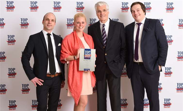 Mario Tapella zusammen mit Schirmherr Sky du Mont anlässlich der Preisverleihung in Berlin.privat