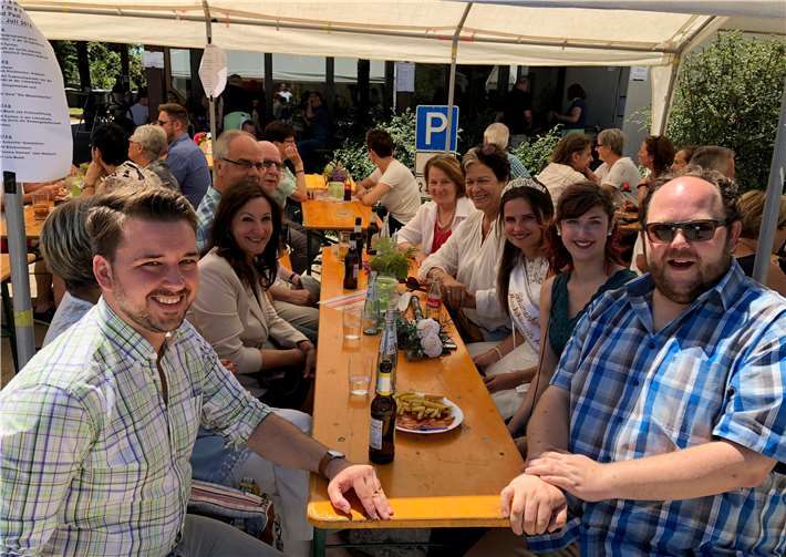 Marion Krätz (li.) auf dem Arzbacher Frühschoppen. CDU Rhein-Lahn