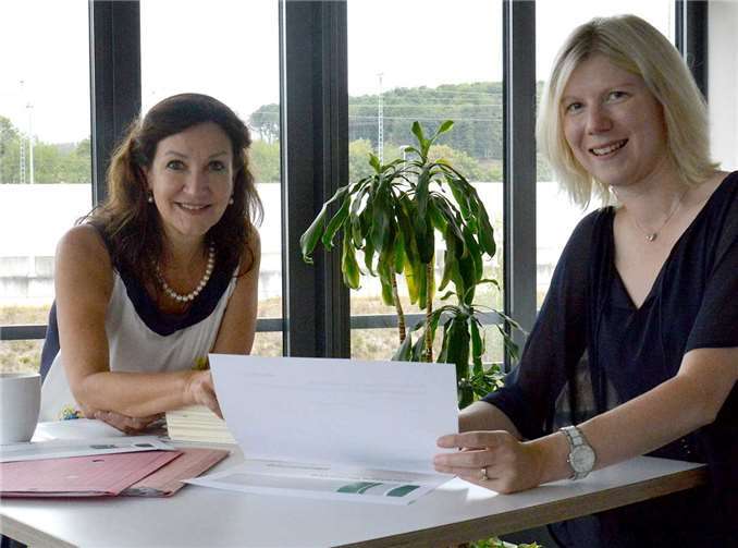 Marion Krätz, stv. Geschäftsführerin des Jobcenters Westerwald und Jenny Groß MdL, tauschen sich über den aktuellen Stand aus.Foto: privat