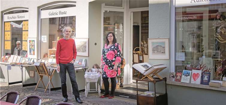Marion Morassi und Wolfgang Huste gaben sich bei der Schaufenstergestaltung große Mühe, alle Bereiche ihres Geschäftes klar zu präsentieren. Reuter